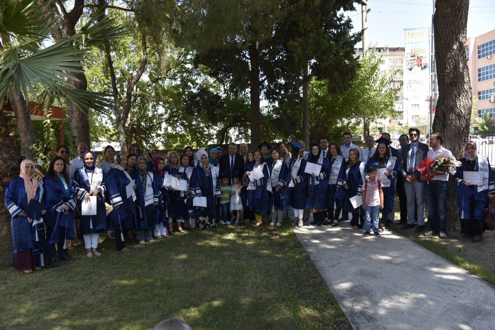 Yunusemre’de Anne Üniversitesi 2. Mezunlarını Verdi