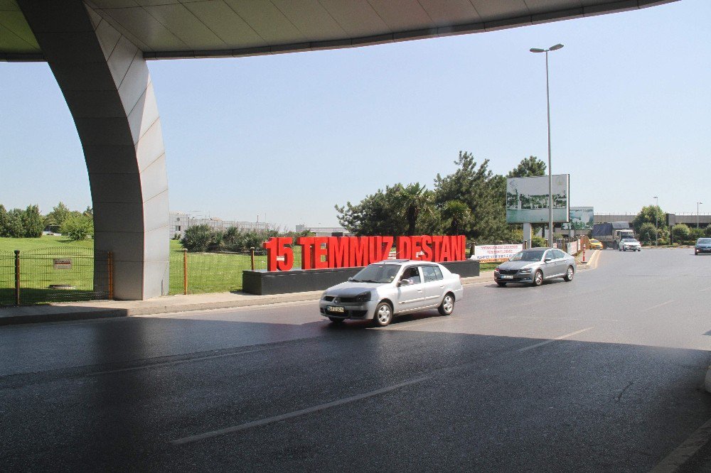 Atatürk Havalimanı’na "15 Temmuz Destanı" Yazısı Konuldu