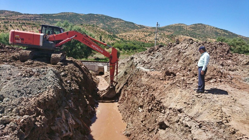 Su Hattı Temizlendi Ve Tamir Edildi