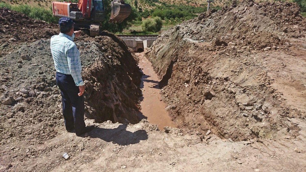 Su Hattı Temizlendi Ve Tamir Edildi