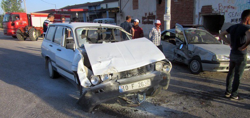 Bigadiç’te Trafik Kazası: 3 Yaralı