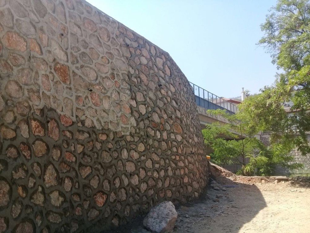 Hereke Anadolu Lisesi’nin İstinat Duvarı Tamamlandı