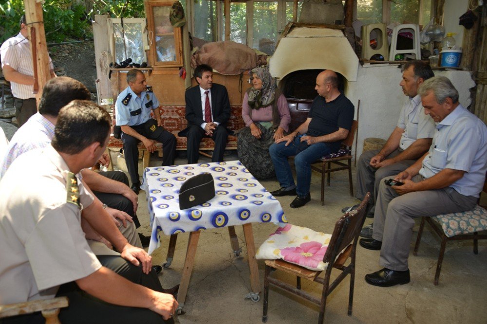 Gediz Protokolü 15 Temmuz Gazisinin Ailesini Ziyaret Etti