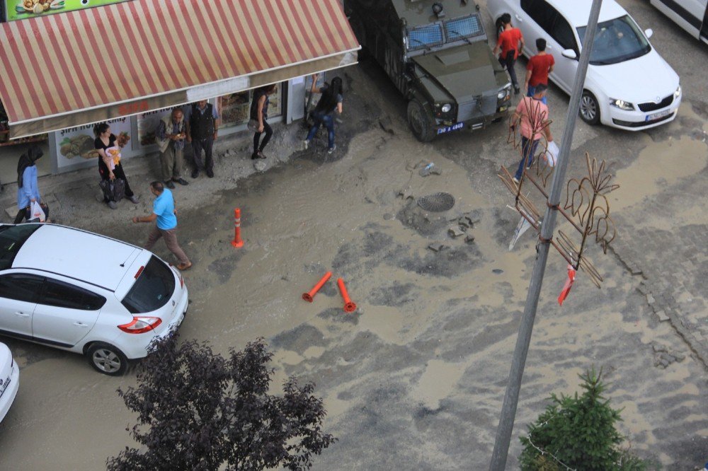 Sıcaktan Kavrulan Hakkari’de Yağmur Sürprizi