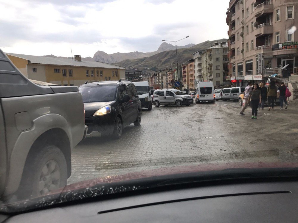 Hakkari’de Araç Park Sorunu