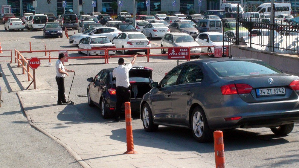 Anadolu Adalet Sarayı’nda Bombalı Araç İhbarı Polisi Harekete Geçirdi