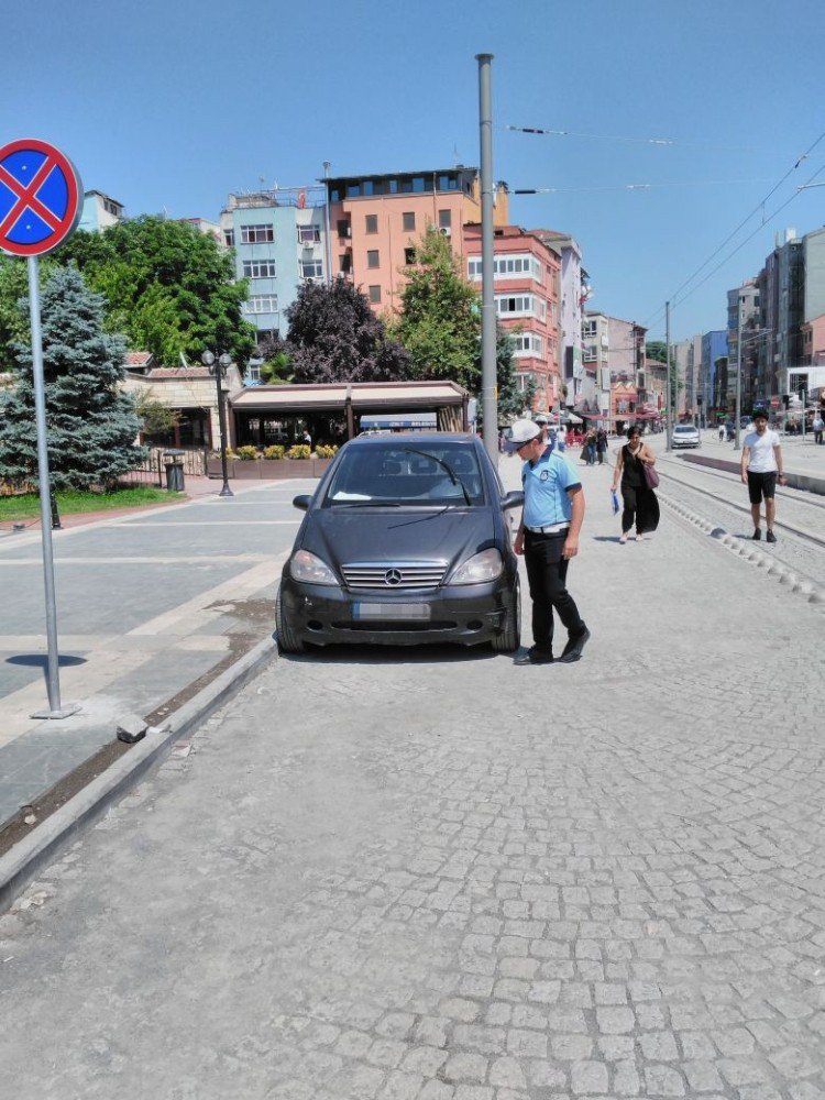 Tramvay Hattına Park Eden Araçlara Ceza