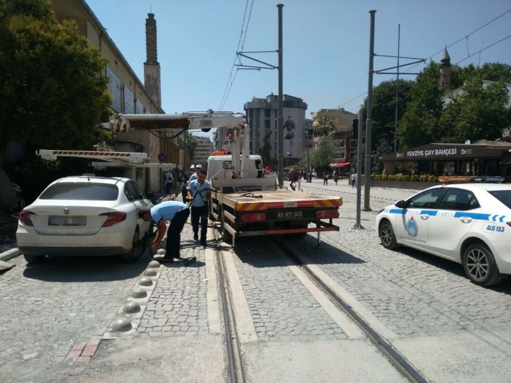 Tramvay Hattına Park Eden Araçlara Ceza