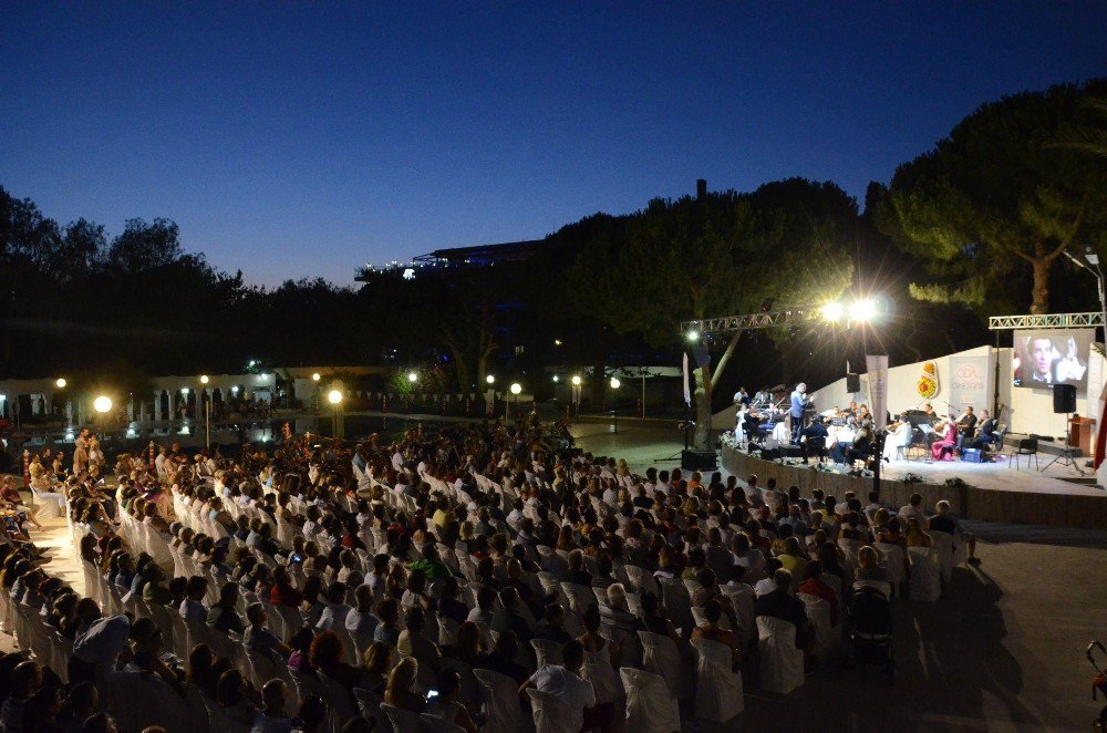 Kuşadası Oda Orkestrasından ‘Unutulmaz Film Müzikleri’ Konseri