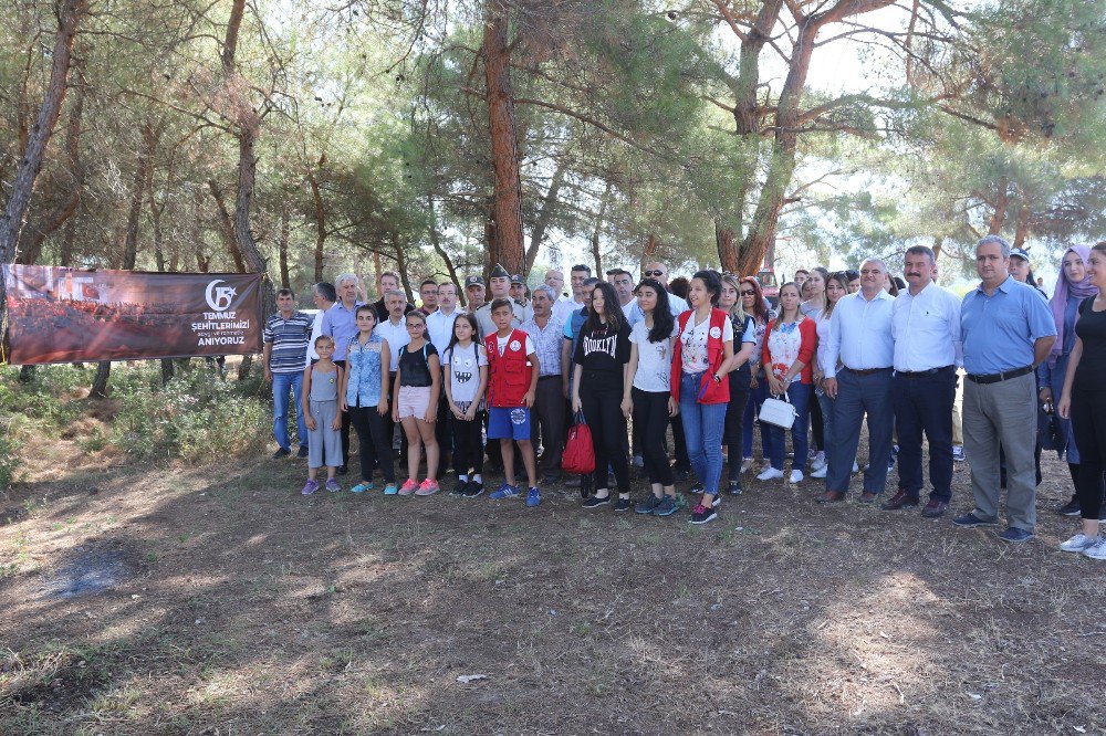 Akhisar’da 15 Temmuz Şehitleri Hatıra Ormanına Bakım