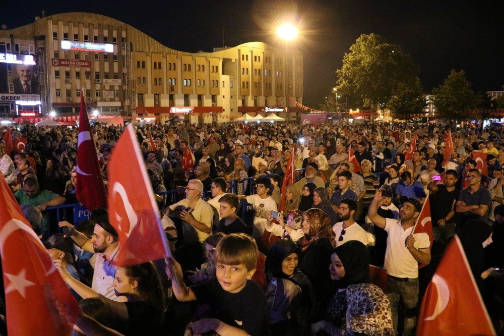 Sakarya’da ‘Demokrasi Nöbeti’ İkinci Gününde Devam Etti