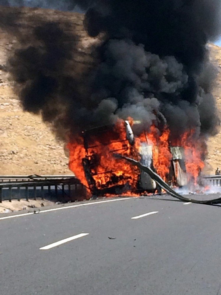 Şanlıurfa’da Yolcu Otobüsünde Yangın