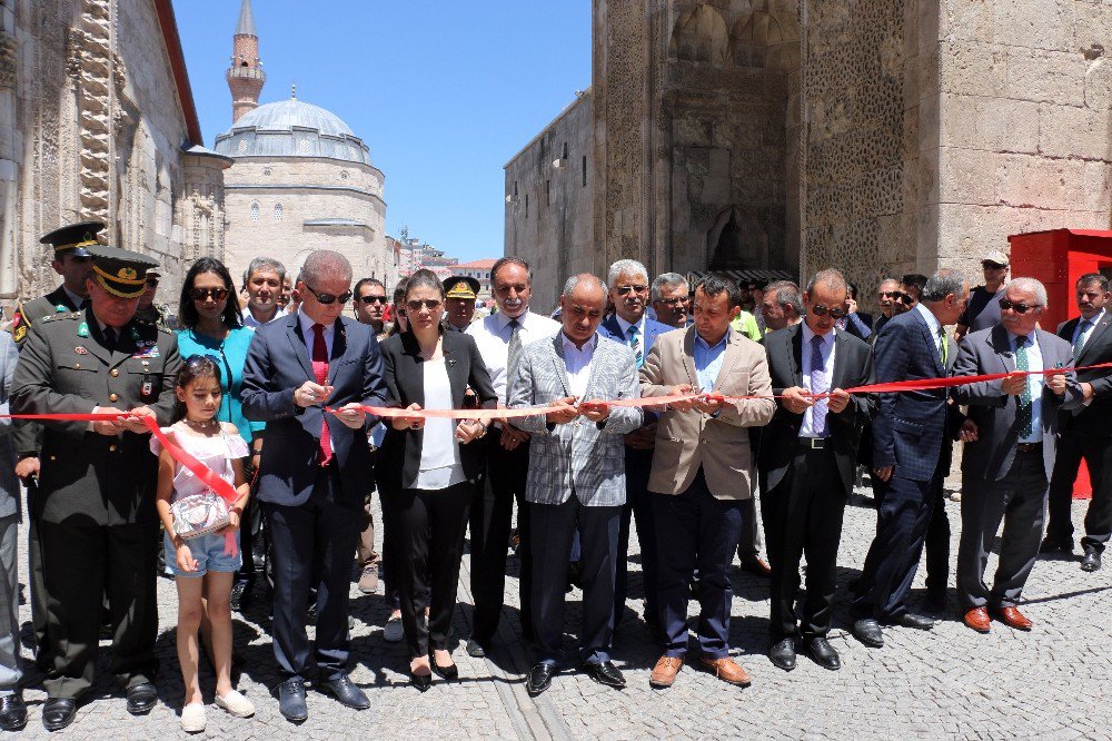 İha’nın ’15 Temmuz Destanı’ Fotoğraf Sergisi Sivas’ta Açıldı