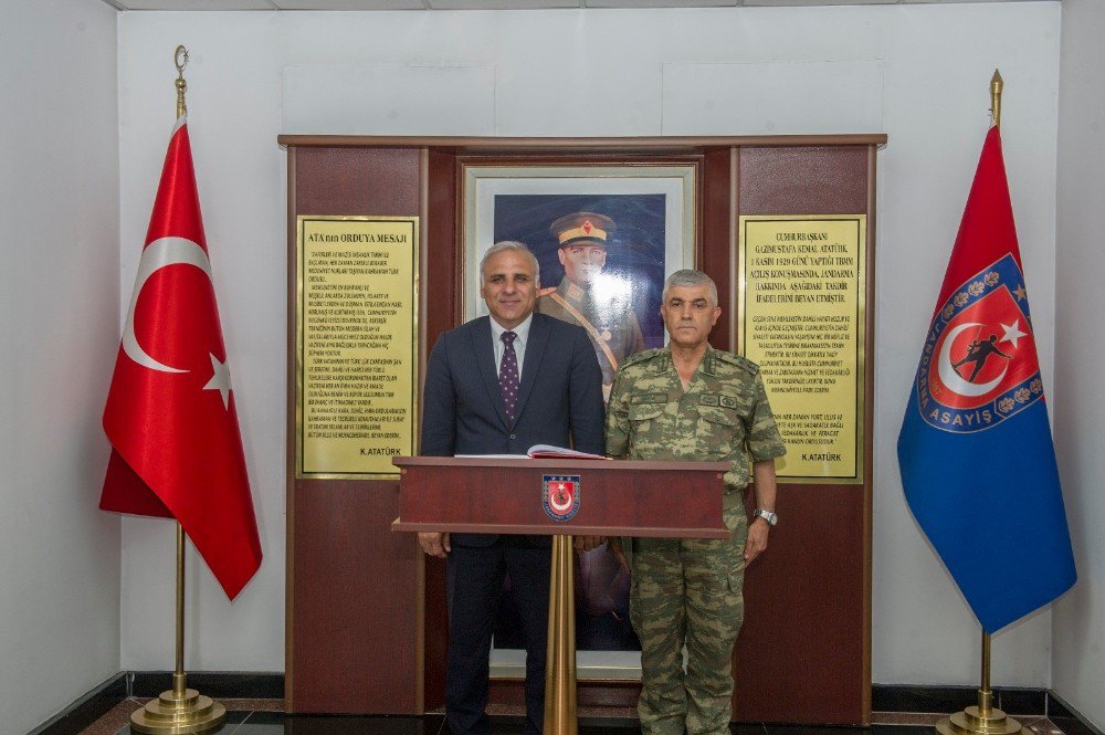 Vali Zorluoğlu’ndan Kolordu Komutanlığına Ziyaret