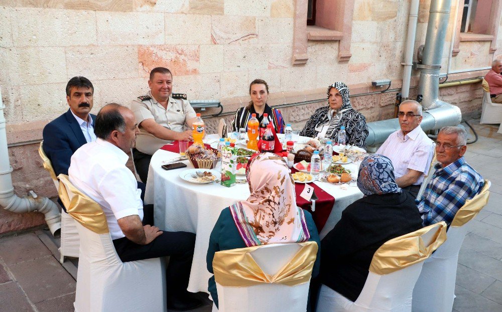 Yozgat Valiliği Tarafından Şehit Ve Gazi Yakınları Onuruna Yemek Verildi