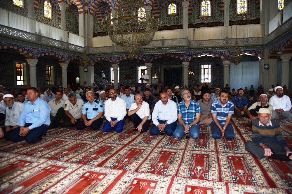 Kartepe’de Demokrasi Şehitleri İçin Mevlid Okutuldu