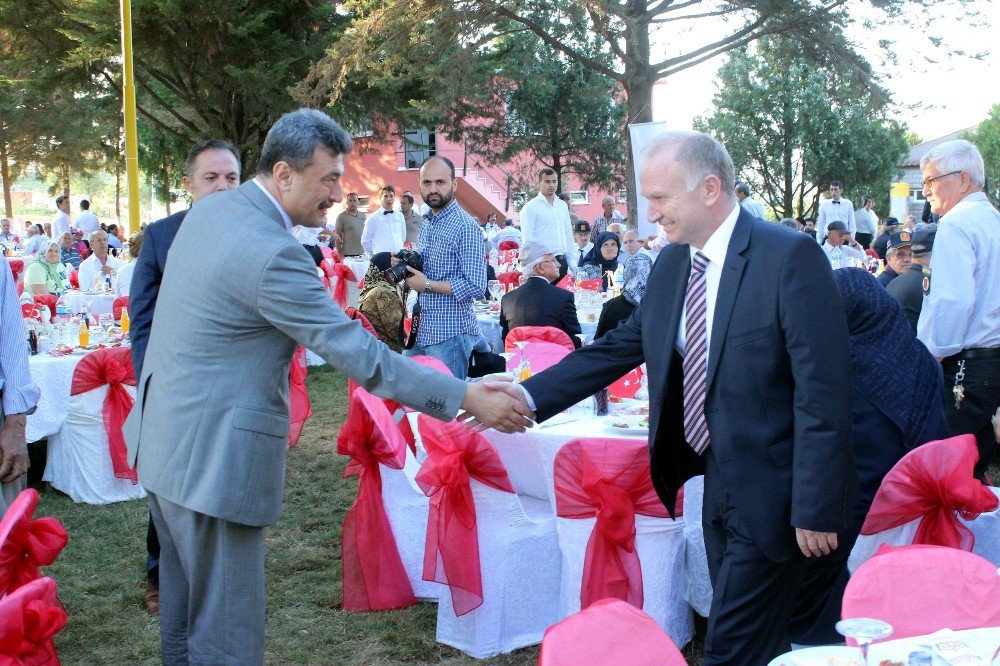 Gazi Ve Şehit Yakınları 15 Temmuz Yemeğinde Buluştu