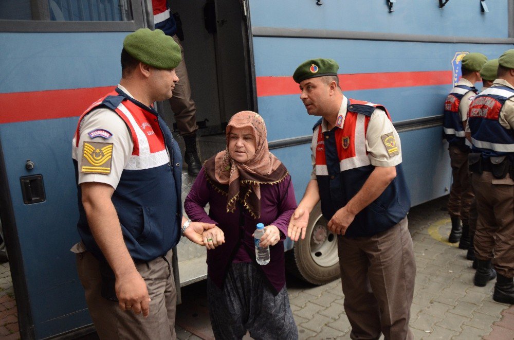 Eşini Öldürmekten Yargılanan Kadın Hakim Karşısında