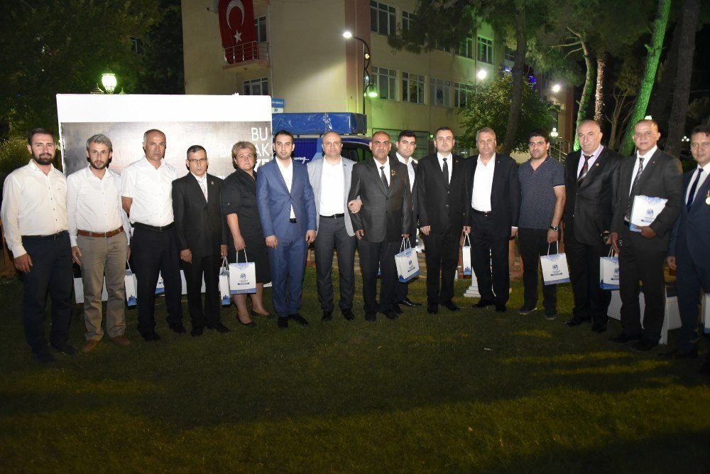 Manisa’da Ak Parti’li Gençler Emanetlerini Aldı