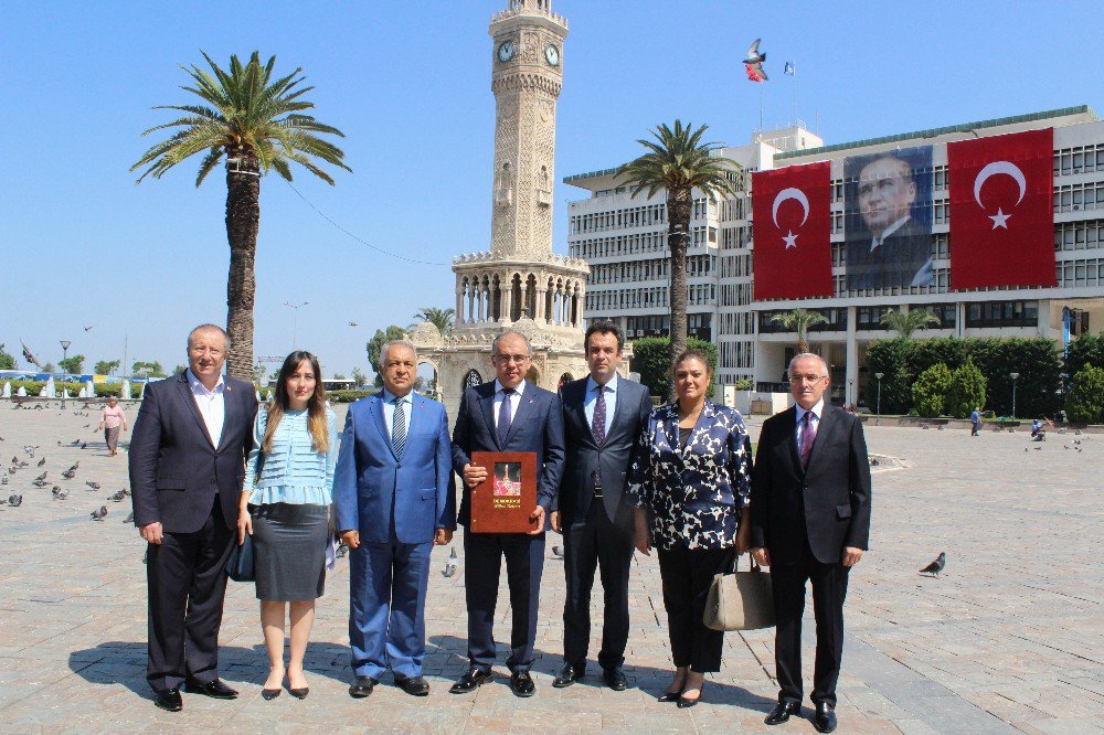 İzmirliler Demokrasi Nöbeti Tutacak