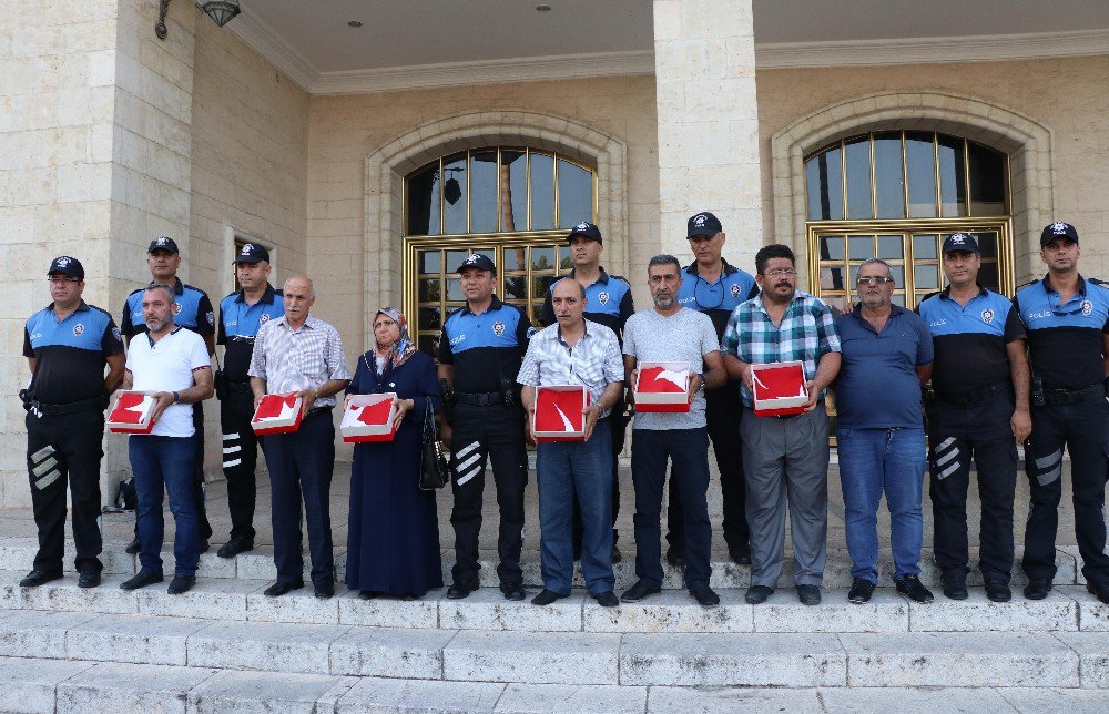 Şehit Aileleri Tarafından Verilen Türk Bayrakları Cumhurbaşkanına Gönderildi