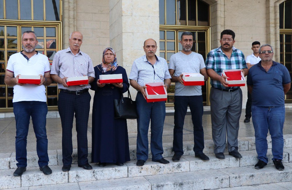 Şehit Aileleri Tarafından Verilen Türk Bayrakları Cumhurbaşkanına Gönderildi