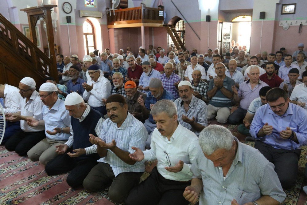 Akhisar’da Şehitler İçin Hatim-i Şerif Duası Okundu