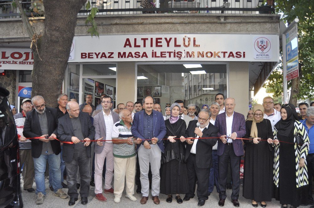 Altıeylül Belediyesinden 15 Temmuz Bilgilendirme Bürosu