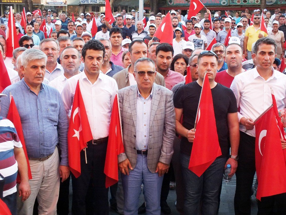 Serik’te 15 Temmuz Şehitlerini Anma, Demokrasi Ve Milli Birlik Yürüyüşü Yapıldı