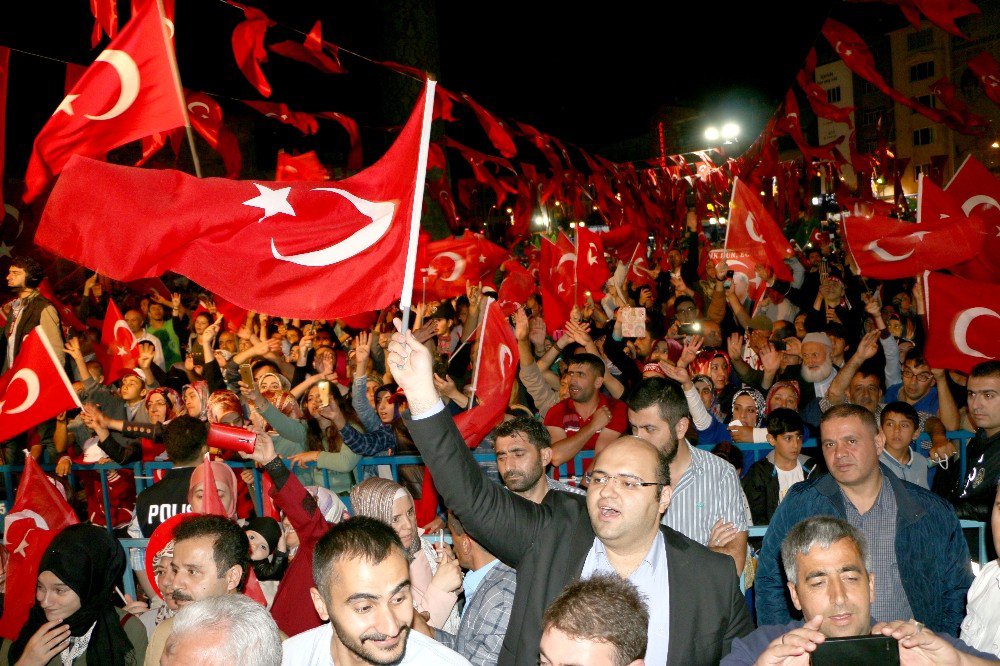 Aziziye Belediye Başkanı Muhammed Cevdet Orhan: “Milletin Silahını, Milletin İradesine Çevirenleri Lanetliyorum”