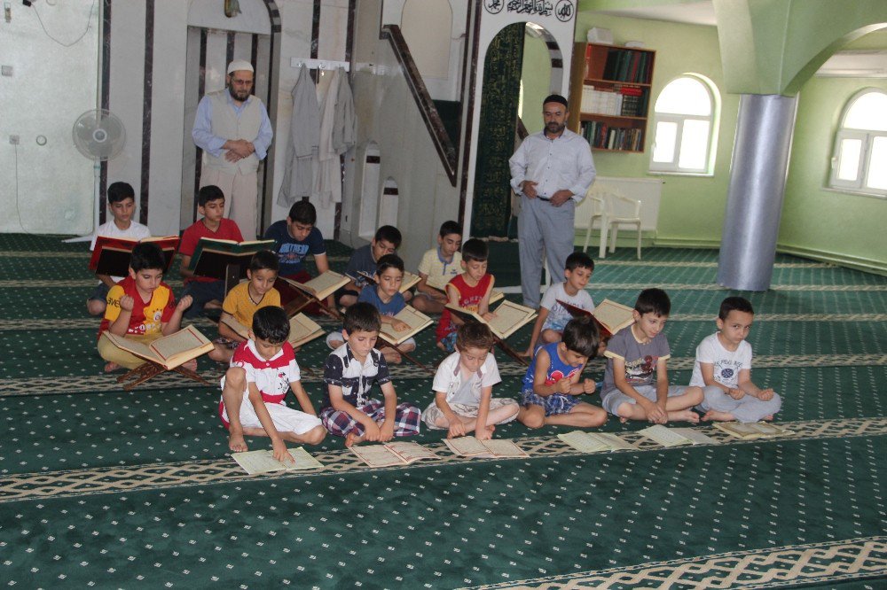 Çocuklar 15 Temmuz Şehitleri İçin Dua Okudu