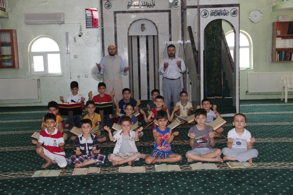 Çocuklar 15 Temmuz Şehitleri İçin Dua Okudu