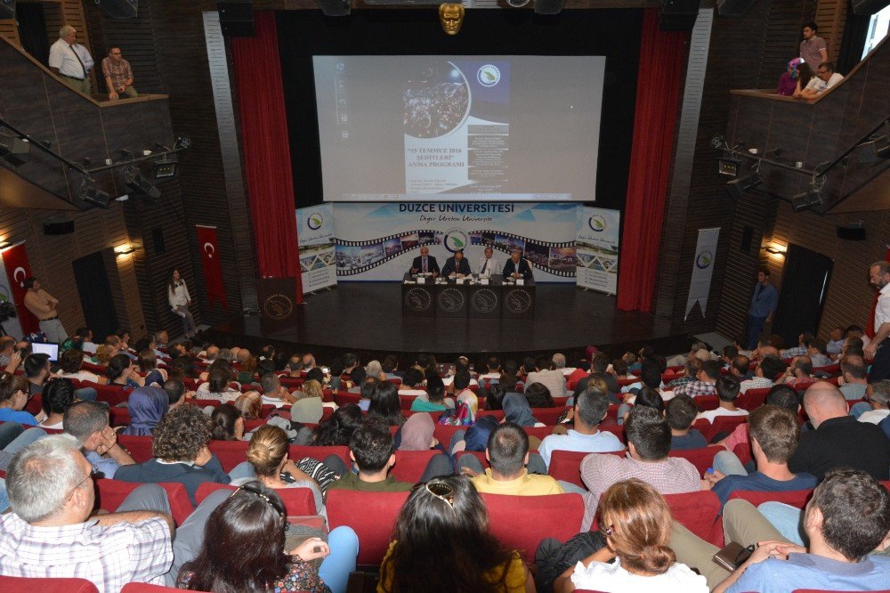 Düzce Üniversitesi 15 Temmuz Şehitlerini Rahmetle Ve Minnetle Andı