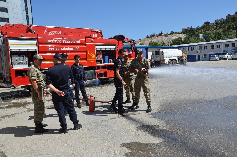 Bozüyük Belediyesi İtfaiyesinden 6 Askere Yangın Eğitimi