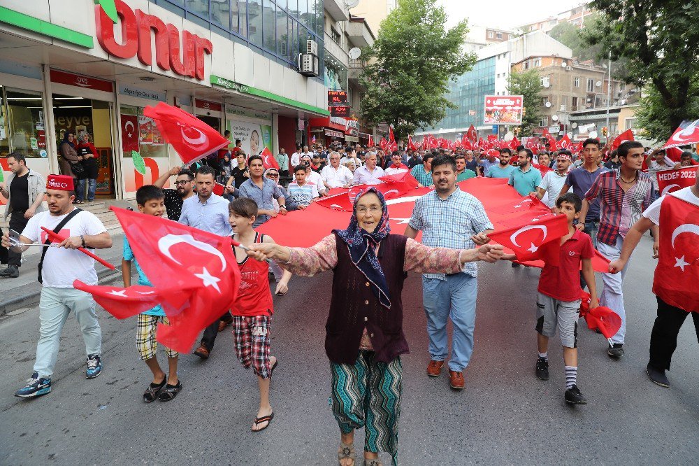 Gaziosmanpaşa’da 15 Temmuz Yürüyüşü