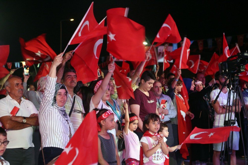 15 Temmuz’un Seneyi Devriyesinde Küçükçekmece’den Birlik Mesajı