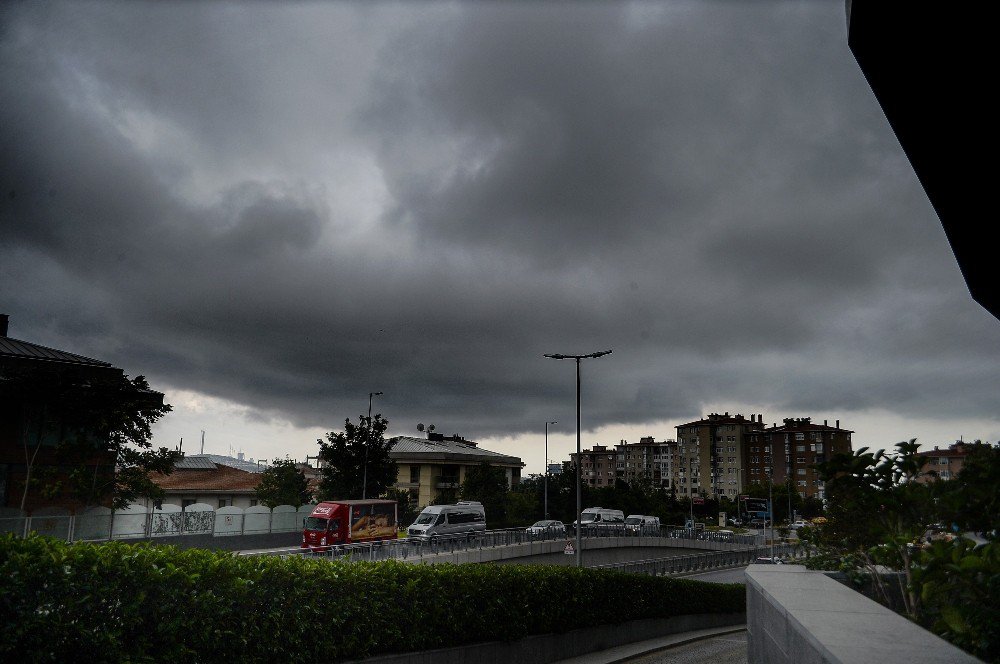 İstanbul Karanlığa Büründü