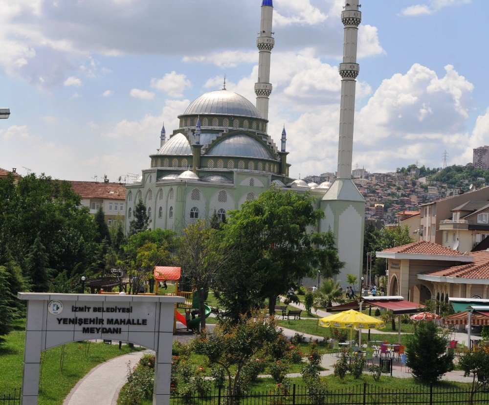 İzmit Belediyesi’nden Rahmet Camii’nde Tadilat Çalışması