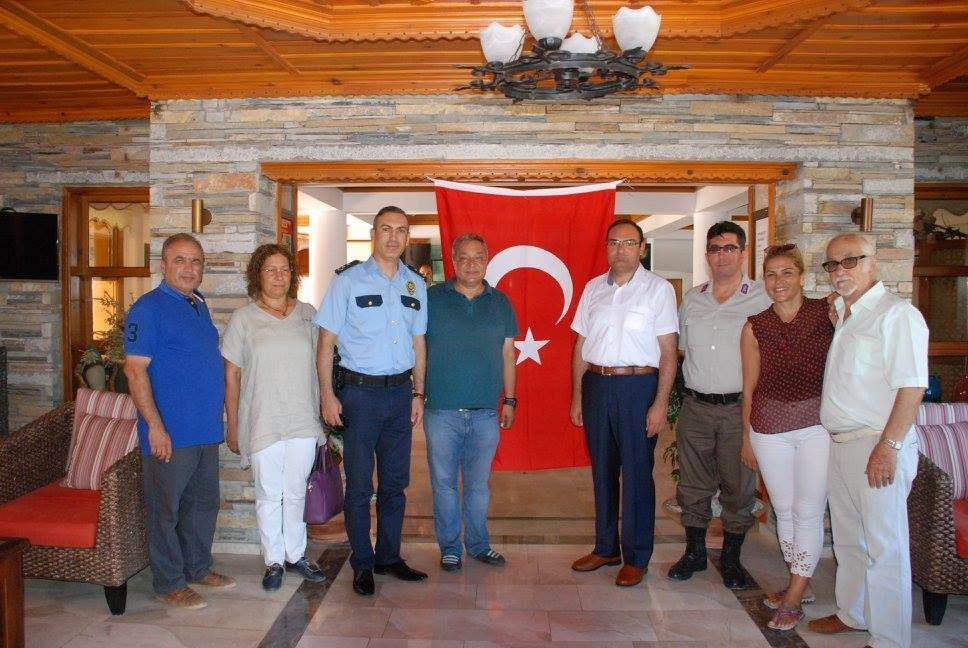 Kaymakam Demirkale, 15 Temmuz Şehidinin Kardeşine Türk Bayrağı Hediye Etti