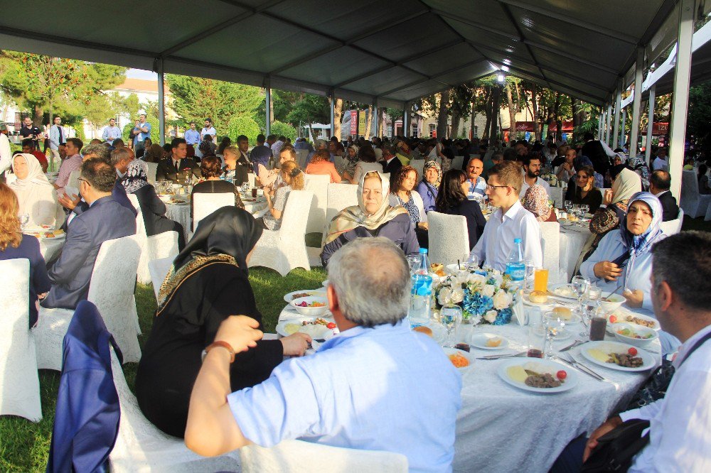 Bilal Erdoğan, 15 Temmuz Gazileri Ve Şehit Aileleri İçin Düzenlenen Programa Katıldı