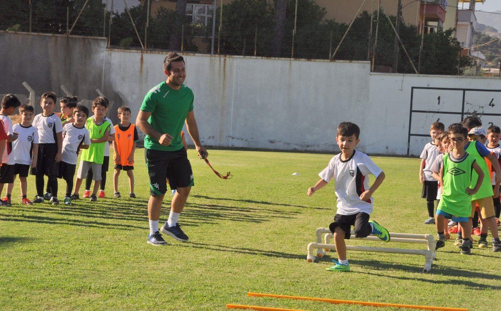 Başkan Alıcık, Yaz Okulu Futbol Kursu Öğrencilerini İzledi