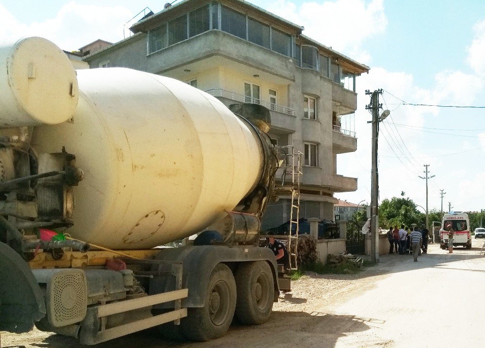 Beton Mikserinin Kopardığı Kabloya Takılan Kadın Yaralandı