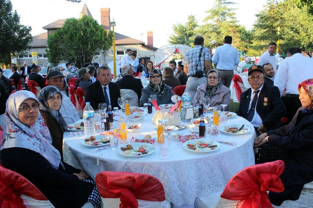 Gazi Ve Şehit Yakınları 15 Temmuz Yemeğinde Buluştu