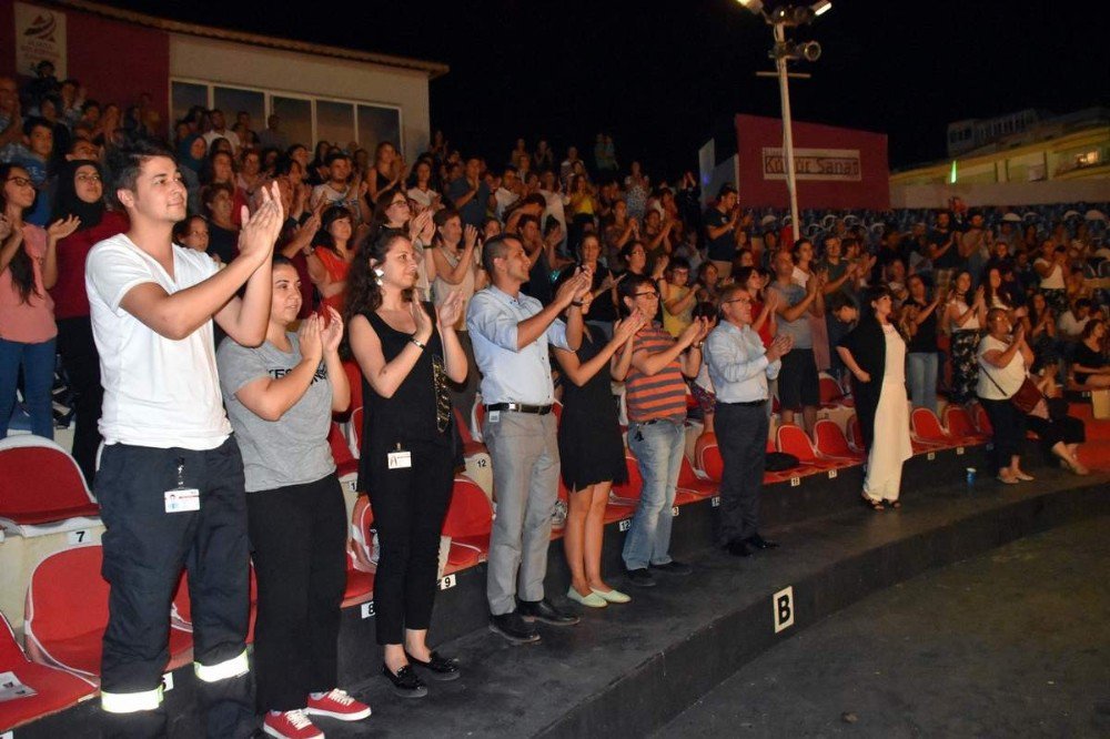 Ödüllü Oyun Aliağa’da Sahnelendi