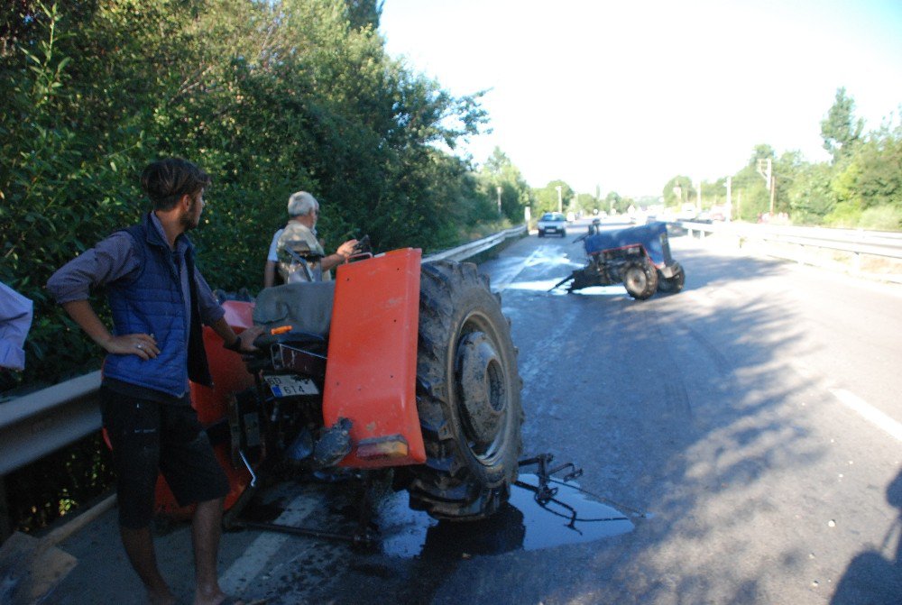 Trafik Kazasında Traktör İkiye Ayrıldı