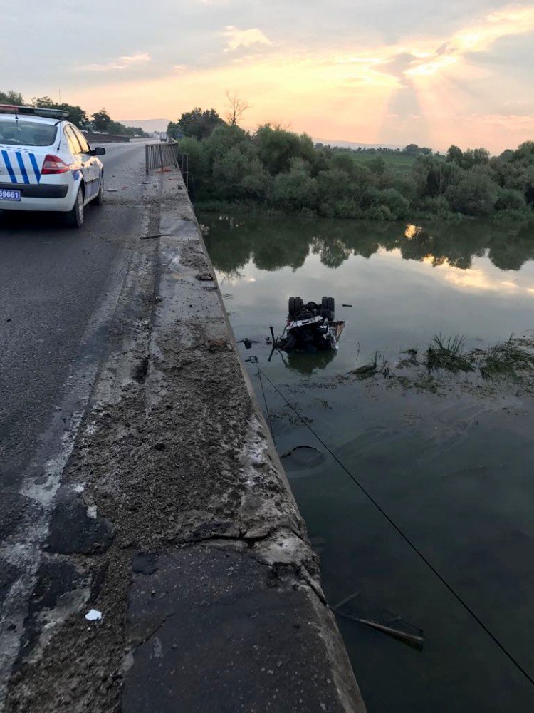 Tuğla Kamyonu Göle Uçtu: 1 Ölü