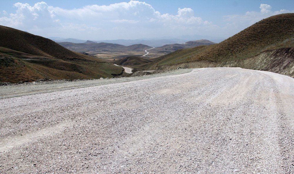 Akşit Mahallesi’nde Yol Çilesi Bitti