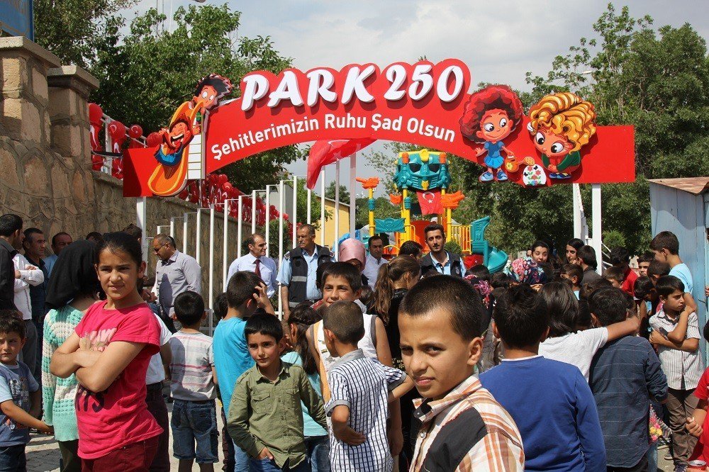 Başkale’de Şehitler Anısına Parka “Park 250” İsmi Verildi