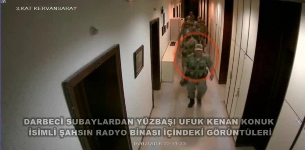 Darbeci Hainlerin Trt Radyo Binasının İşgal Etme Anı Kamerada