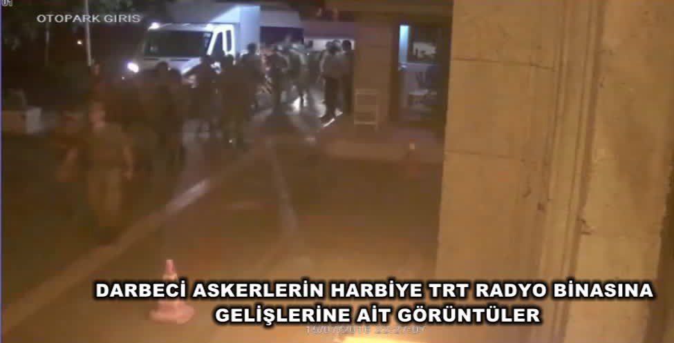 Darbeci Hainlerin Trt Radyo Binasının İşgal Etme Anı Kamerada